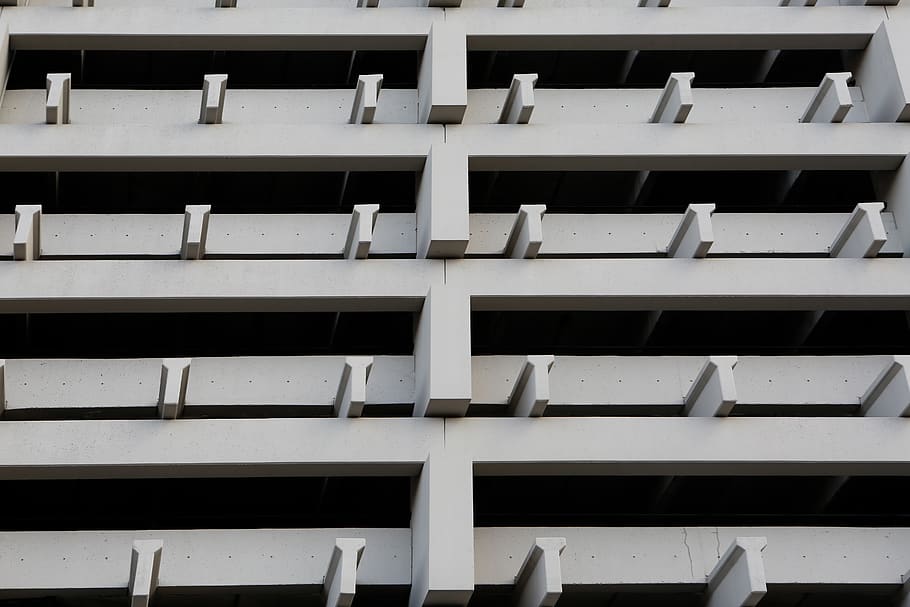 edifici, concret, patró, arquitectura, marc complet, estructura construïda, fons, cap gent, exterior de l'edifici, finestra, vista d’angle baix, en fila, dia, repetició, costat a costat, barri residencial, Color blanc, ordre, a l'aire lliure, llum solar, apartament, 5K