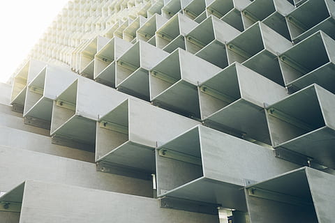 fotografie structurală, clădire, ușoară, cer, abstract, arhitectură, design modern, oraș, urban, umbră, întuneric, simetrie, HD wallpaper, tapet, instalare, dezamors toronto, pavilion, model, textură, arhitectural, soare flare, nici o persoana, construită, forma cubului, proiecta, consecutiv, repetiţie, formă, în interior, cadru complet, modern, industrie de contructie, fundaluri, grup mare de obiecte, geometrică, a închide, industrie, compozit digital, 5K, CC0, domeniu public, fără drepturi de autor