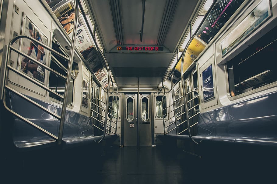 tren bala, interior, fotografia, arquitectura, netejar, portes, buit, a l'interior, indústria, locomotora, tir en angle baix, metall, modern, new york, propera parada, nyc, ferrocarril, brillant, acer, metro, sistema de metro, tren, trànsit, transport, sistema de transport, urbà, vehicle, manera de transport, transport públic, interior del vehicle, transport per ferrocarril, seient del vehicle, tren - vehicle, tren de metro, viatjar, seient, tren de passatgers, cap gent, vehicle terrestre, barana, finestra, sostre, 5K