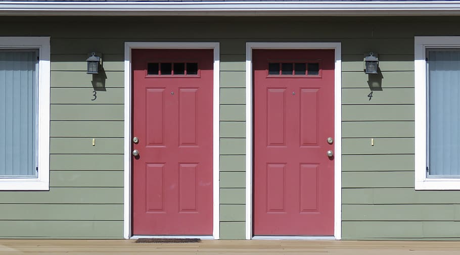 Eintrag, doppelt, zwei, Zwilling, rot, Türen, die Architektur, Gebäudehülle, gebaute Struktur, Eingang, Gebäude, Tür, Wohngegend, geschlossen, Haus, Tag, mehrfarbig, Fenster, Sicherheit, keine Leute, Schutz, pinke Farbe, draußen, Sonnenlicht, Verschluss, 4K