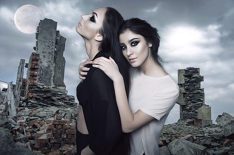 fantaisie, scifi, science-fiction, ruines, fin du monde, femelle, couple, filles, beauté, foncé, lumière, des modèles, mystère, mystérieux, lune, ciel, jeune adulte, nuage - ciel, jeune femme, mode, Vrais gens, modes de vie, Activité de loisir, permanent, la nature, belle femme, trois quarts, architecture, femmes, personnes, portrait, deux personnes, coiffure, en plein air, composite numérique, 2K, CC0, domaine public, libre de droits