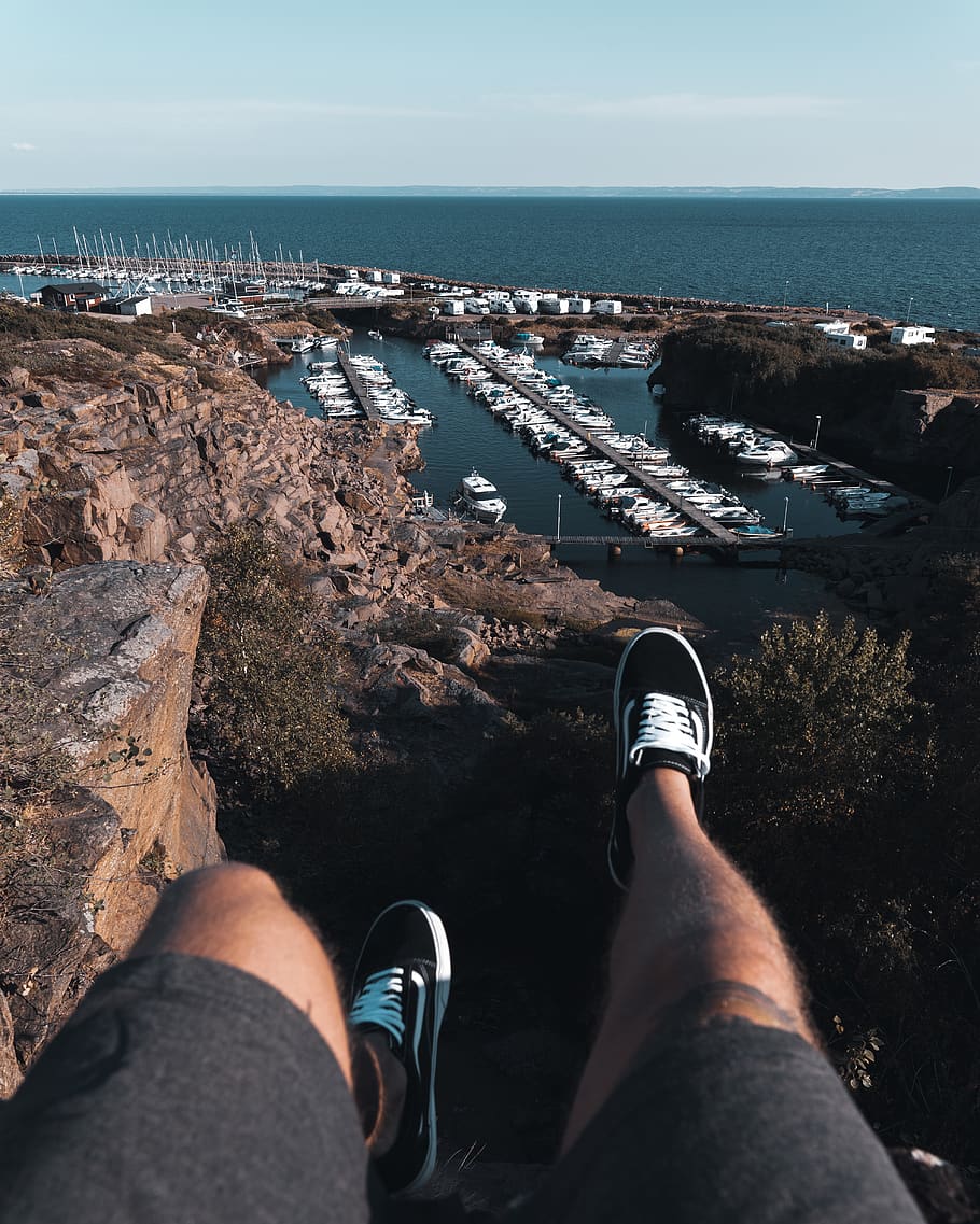 Suedia, Halmstad, copaci, ocean, mare, port, doc, roci, utilitare, dragoste, vară, barci, litoral, coastă, pantofi, Munte, apă, perspectivă personală, secțiune joasă, piciorul uman, stâncă, natură, oameni adevărați, partea corpului uman, parte a corpului, stiluri de viață, orizontul peste apă, solid, obiect de rocă, Activitatea de agrement, orizont, teren, pantof, cer, în aer liber, 4K