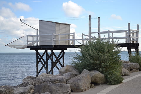 mar, cel, oceà, núvols, paisatge, cabina, net, aigua, núvol - cel, naturalesa, estructura construïda, arquitectura, dia, cap gent, rock, rock - object, sòlid, connexió, escena tranquil·la, a l'aire lliure, planta, bellesa a la natura, escenics - natura, transport, 2K, CC0, domini públic, lliure de regalies