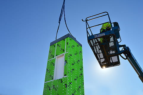Estats Units, Colòmbia, ascensor, ascensor modular, treball de construcció, hípica, cel, vista d’angle baix, blau, cel clar, naturalesa, color verd, arquitectura, dia, cap gent, tecnologia, a l'aire lliure, estructura construïda, maquinària, comunicació, exterior de l'edifici, signe, generació de combustible i energia, còpia espai, indústria, equips d’il·luminació, 4K, CC0, domini públic, lliure de regalies