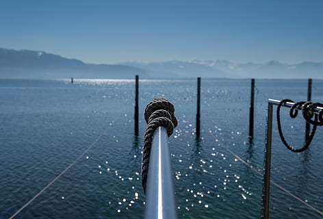 struttura, modello, lago di Costanza, lago, alpino, acqua, carta da parati tumblr, mare, nessuno, natura, cielo, metallo, giorno, scenics - natura, ringhiera, nave nautica, all'aperto, scena tranquilla, corda, la tranquillità, bellezza nella natura, blu, concentrarsi sulle conoscenze acquisite, montagna, mezzi di trasporto, inviare, post in legno, 5K, CC0, dominio pubblico, privo di copyright