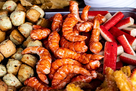 kogte rejer, mad, fisk og skaldyr, bangkok, Thailand, dyr, hav liv, grill, brød, måltid, plante, krakker, reje, fad, stegt kylling, snack, buffet, restaurant, cafeteria, kringle, mad og drikke, friskhed, kød, tæt på, grøntsag, ingen mennesker, usund spisning, klar til at spise, stor gruppe af objekter, kartoffel, pølse, stilleben, fastfood, velvære, høj vinkel visning, stegt, overflod, 2K, CC0, offentligt domæne, royaltyfrie