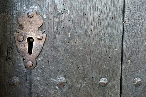 drzwi, zamek, zamykający, drzewo, metal, stary, antyczny, bezpieczeństwo, wejście, drewniany, dostęp, Zamknięte, projekt, Tapeta, zbliżenie, makro, paznokcie, ozdoby, tło, retro, tekstura, drewno - materiał, żadnych ludzi, tła, pełna ramka, dzień, teksturowane, zardzewiały, dziurka, ochrona, wzór, wyblakły, na dworze, efekt teksturowany, 2K, CC0, domena publiczna, darmowe zdjęcia