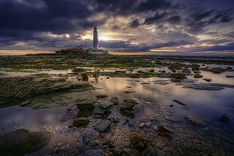 fotografía de paisaje, blanco, faro, nublado, tiempo de día, playa, nubes, amanecer, noche, fondo de pantalla hd, paisaje, marea baja, musgo, rocas cubiertas de musgo, Oceano, reflexión, rocas, calzada de la isla de saint mary, escénico, mar, marina, costa, cielo, S t. faro de maria, S t. marys faro, verano, Dom, puesta de sol, Reino Unido, agua, Whitley Bay, nube - cielo, estructura construida, arquitectura, exterior del edificio, torre, naturaleza, tierra, dirección, paisajes - naturaleza, belleza en la naturaleza, edificio, nadie, al aire libre, horizonte sobre el agua, 2K, CC0, dominio público, libre de derechos
