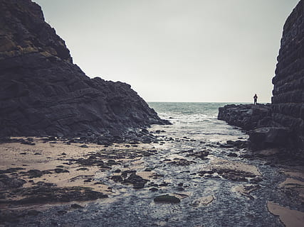 Det Forenede Kongerige, Stackpole, pilot, dokumentarfilm, studerende, livsstil, marinemaleri, hav, sand, drone, vinter, regn, klipper, livsstilsfotograf, kunst er livet, fotografering, våd, flyer, vand, klippe, rock-objekt, himmel, solid, rock formation, jord, natur, skønhed i naturen, scenics - natur, ro, horisont, horisont over vand, strand, dag, rolig scene, rigtige mennesker, klint, udendørs, 1080P, CC0, offentligt domæne, royaltyfrie