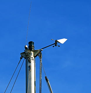 pol de utilitate, stâlp de felinar, antenă, dispozitiv electric, cablu, siluetă, mobila, linii de înaltă tensiune, turnul de transmisie electrică, valorifica, paranteză, în aer liber, cer, azur cer, natură, animal, pescăruş de mare, pasăre, triunghi, păsările de apă, vedere unghiulară joasă, albastru, tehnologie, electricitate, cer senin, metal, echipamente de iluminat, combustibil și generarea de energie electrică, conexiune, industrie, nici o persoana, zi, spațiu copie, pol, comunicare, alimentare electrică, 2K, CC0, domeniu public, fără drepturi de autor