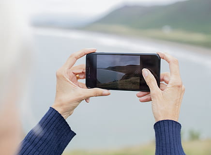 kişi, tutma, akıllı telefon, alma, Fotoğraf, yakalama, eller, makro, telefon, ekran, insan eli, el, insan vücudu parçası, fotoğrafçılık temaları, bir kişi, teknoloji, fotoğraflama, iletişim, ön plana odaklanmak, aktivite, kablosuz teknoloji, taşınabilir bilgi cihazı, kapatmak, dokunmatik ekran, gün, bağ, cep telefonu, açık havada, parmak, insan uzuv, 5K, CC0, kamu malı, telif ücretsiz