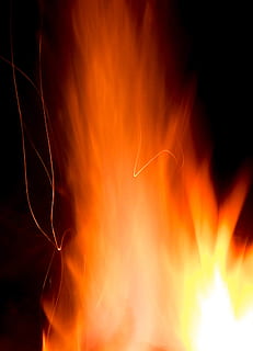 brand, arnau soler, värme - temperatur, flamma, brinnande, orange färg, eld - naturligt fenomen, natur, kommunikation, varningsskylt, inget folk, skylt, röd, gul, närbild, svart bakgrund, bakgrunder, rök - fysisk struktur, rörelse, abstrakt, exploderande, inferno, bål, lägereld, 1080P, CC0, offentligt domän, royaltyfria