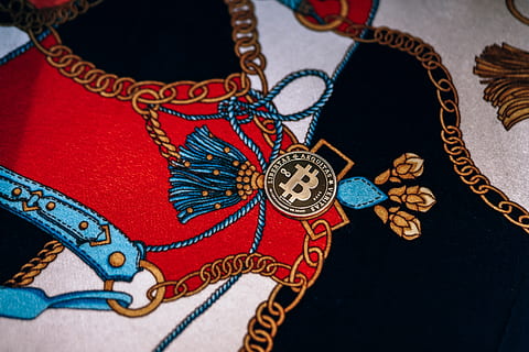 rivenditori di lusso, accettando, bitcoin, opzioni di pagamento, opzioni., placcato oro, fisico, artistico, tessuto di lusso, tessuto., arte e artigianato, avvicinamento, multicolore, gioielli, modello, mestiere, in casa, tessile, nessuno, ornato, moda, abbigliamento tradizionale, oro, rosso, ricamo, color oro, storia, lusso, color argento, 5K, CC0, dominio pubblico, privo di copyright