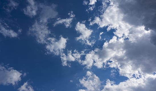 núvols, ennuvolat, skyecloud skye, blau, blanc, llum, núvol, cel, núvol - cel, bellesa a la natura, escenics - natura, naturalesa, fons, Color blanc, cloudscape, cap gent, medi ambient, vista d’angle baix, dia, tranquil·litat, llum solar, atmosfera, a l'aire lliure, idíl·lic, meteorologia, vent, clima, netejar, 4K, CC0, domini públic, lliure de regalies