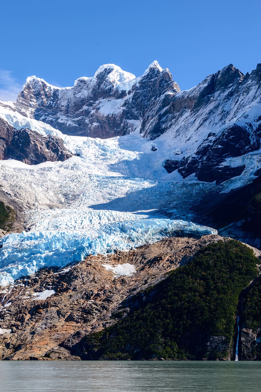 tundra bjerg, gletscher, sne, bjerg, natur, is, udendørs, bjergkæde, vinter, bjerge, vand, vandfald, sø, Skov, landskab, kold, himmel, rockies, træer, klipper, blå, kold temperatur, skønhed i naturen, scenics - natur, rolig scene, ro, ingen mennesker, dag, skyfri himmel, ikke-urbane scene, miljø, snedækket bjerg, bjergtop, 5K
