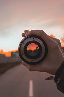 umano, persona, elettronica, telecamera, mano, foto, fotografia, lenti della macchina fotografica, dito, cielo, nikon, lente, rosso, Romania, Alba, arancia, timisoara, manipolazione, photoshop, tramonto, mano umana, temi fotografici, una persona, detenzione, parte del corpo umano, macchina fotografica - attrezzatura fotografica, tecnologia, attrezzatura fotografica, attività, persone reali, persona irriconoscibile, Fotografare, natura, stili di vita, Camera digitale, attività di svago, all'aperto, fotografo, fotocamera reflex digitale con obiettivo singolo, fotocamera reflex, 5K, CC0, dominio pubblico, privo di copyright