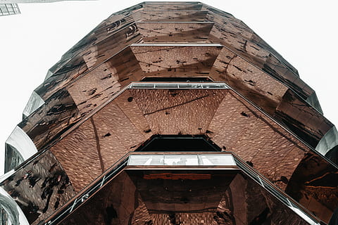 edificio marrone, costruzione, architettura, planetario, mattone, edificio per uffici, finestra, barca, veicolo, mezzi di trasporto, tetto, all'aperto, alloggiamento, lucernario, cupola, natura, triangolo, città, urbano, cittadina, metropoli, struttura costruita, Inquadratura dal basso, esterno dell'edificio, nessuno, cielo, giorno, cielo sereno, vecchio, il passato, Torre, storia, abbandonato, comunicazione, alto - alto, 5K, CC0, dominio pubblico, privo di copyright