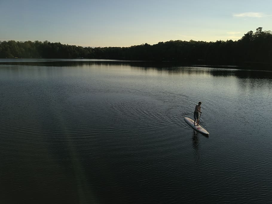 Kanada, gore, voda, jezero, krása v přírodě, nábřeží, nebe, scenics - příroda, klid, jedna osoba, strom, klidné scény, Příroda, skutečných lidí, silueta, mimoměstské scény, životního stylu, rostlina, muži, idylický, volnočasové aktivity, venku, 4K