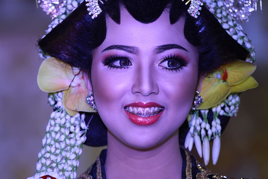 java, casament, tradicional, asia, ètnic, indonèsia, gent, femella, indonesi, jove, noia, dona, turisme, casat, retrat, flor, celebració, amor, adult, romàntic, matrimoni, masculí, yogyakarta separada per coma, tirada al cap, una persona, dones, vista frontal, maquillatge, adult jove, mirant la càmera, bellesa, primer pla, dona guapa, part del cos, llapis de llavis, moda, pentinat, a l'interior, somrient, toc, porpra, rostre humà, 2K