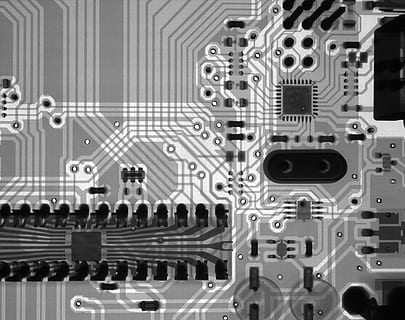 Chip, Röntgen, Computer, Technik, Technologie, Schaltung, Muster, gestalten, abstrakt, Ausrüstung, Wissenschaft, Arduino, Leiterplatte, Hauptplatine, Computerchip, Elektronik-Industrie, elektrische Komponente, Hintergründe, Ingenieurwesen, Komplexität, Computerteil, Industrie, Halbleiter, elektrische Ausrüstung, Zentralprozessor, Auftrag, Elektrizität, Verbindung, Daten, Teil von, digital erzeugtes Bild, futuristisch, Nahansicht, Makro, Kondensator, 2K, CC0, gemeinfrei, lizenzfrei