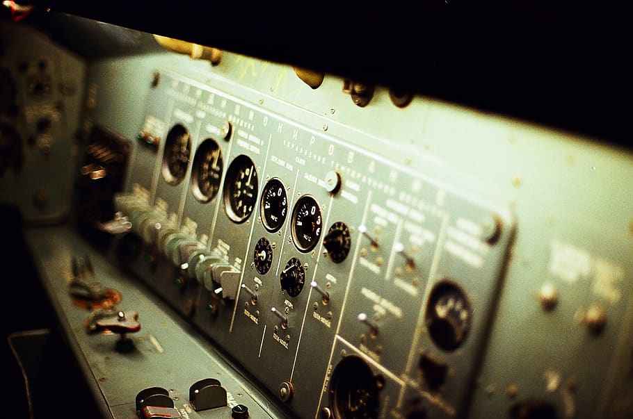 mezclador, electrónica, controlar, controlador, dispositivo, botón, volumen, tecnología, equipo de sonido, cultura de las artes y entretenimiento, música, panel de control, equipo de grabación de sonido, equipo, adentro, mezclador de sonido, nudo, estudio, nadie, presionar el botón, de cerca, estudio de grabación, instrumento musical, marcar, equipo musical, cambiar, equipo eléctrico, mezclando, bloque de conexión, 2K