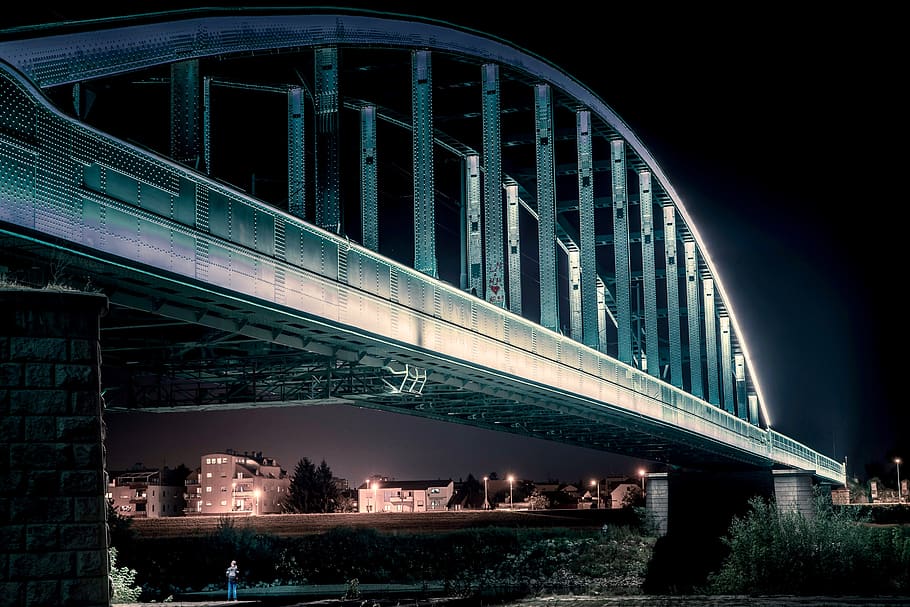 puente gris, Croacia, zagreb, pueblo, ciudad, edificio, urbano, al aire libre, noche, puente, céntrico, arquitectura, castillo, iluminación, la carretera, paso superior, camino, centro de Convenciones, alojamiento, edificio de oficinas, estructura construida, exterior del edificio, conexión, iluminado, puente - estructura hecha por el hombre, destinos de viaje, nadie, transporte, cielo, viaje, moderno, vista de ángulo bajo, naturaleza, equipo de iluminación, paisaje urbano, ligero, rascacielos, la vida nocturna, 5K