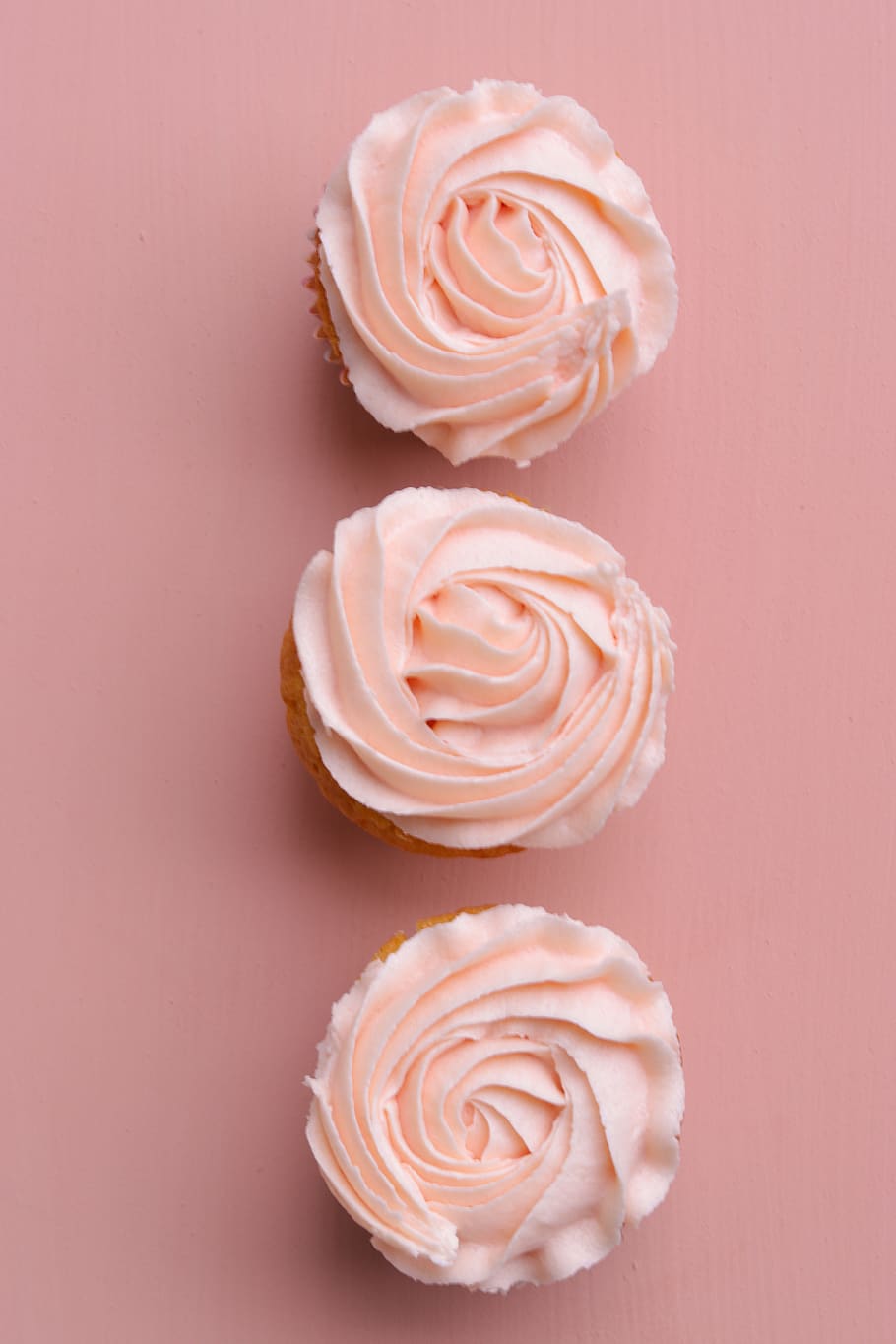 cupcake, svamp, kage, dessert, Rose, pastel, lyserød, pastel pink, pastell farve, cupcakes, sødt mad, friskhed, mad, mad og drikke, sød, farvet baggrund, studio skud, ingen mennesker, indendørs, overbærenhed, lyserød farve, skønhed i naturen, tæt på, gruppe af objekter, stilleben, fristelse, glasur, 5K