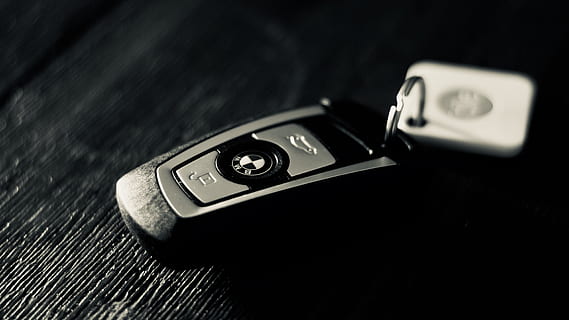 ratolí, electrònica, ordinador, maquinari, telèfon mòbil, mòbil, telèfon, clau, rellotge de polsera, experiència bmw, clauer de control remot, propietari de bmw, claus del cotxe, bmw, màquina, càmera, automòbil, cotxe, cotxe esportiu, vehicle, tecnologia, primer pla, tecnologia sense fils, a l'interior, comunicació, connexió, cap gent, taula, color negre, enfocament selectiu, equipament, sol objecte, nombre, control, centrar-se en primer pla, equips informàtics, temes de fotografia, modern, natura morta, vista d’angle alt, 5K, CC0, domini públic, lliure de regalies