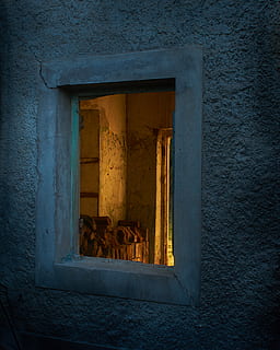 öffnen, Fenster, anzeigen, Tür, Pfad, Gehweg, Wand, Verlies, Bunker, Gebäude, Bürgersteig, Pflaster, Backstein, Kopfsteinpflaster, Loch, Schiefer, Torso, Steinplatte, Licht, Fackel, Verschluss, Vorhang, gebaute Struktur, die Architektur, Gebäudehülle, keine Leute, Tag, Wandbau - Funktion, Geschichte, die Vergangenheit, draußen, Haustiere, Natur, alt, Blau, Tierthemen, Tier, inländisch, 2K, CC0, gemeinfrei, lizenzfrei