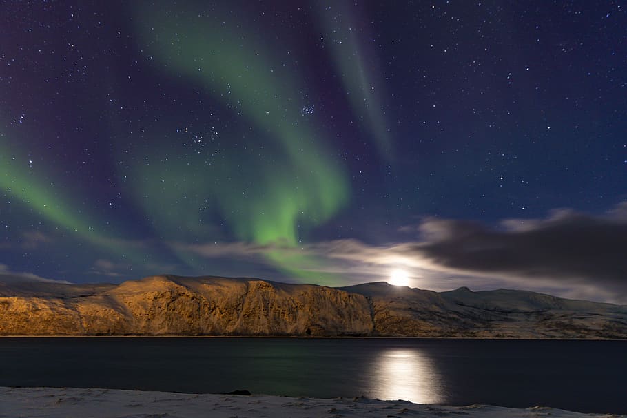 aurora boreal, escenics - natura, bellesa a la natura, cel, muntanya, nit, astronomia, estrella - espai, espai, aigua, escena tranquil·la, tranquil·litat, medi ambient, llac, Serra, cap gent, idíl·lic, naturalesa, color verd, fenomen natural, muntanya nevada, espai i astronomia, lluminositat, 5K