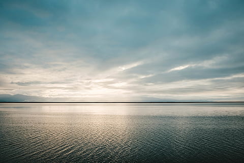Fala oceaniczna, Natura, na dworze, woda, niebo, horyzont, zbiornik, ocean, morze, sceneria, Chmura, krajobraz, panoramiczny, linia brzegowa, Wybrzeże, nabrzeże, lazurowe niebo, cumulus, pogoda, jezioro, dok, chmura - niebo, spokojna scena, scenics - natura, piękno natury, spokój, horyzont nad wodą, idylliczny, żadnych ludzi, dzień, scena pozamiejska, niebieski, solne mieszkanie, 5K, CC0, domena publiczna, darmowe zdjęcia