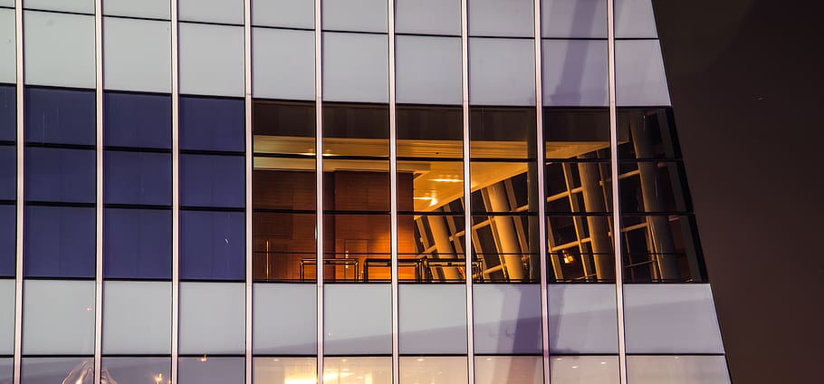 bygning, struktur, infrastruktur, vindue, etablering, lys, Hotel, by, by-, arkitektur, kunst, glas, uden for, bygget struktur, bygning udvendig, glas - materiale, ingen mennesker, moderne, afspejling, lav vinkel visning, kontorbygning udvendig, kontor, belyst, udendørs, nat, fuld ramme, metal, natur, 5K