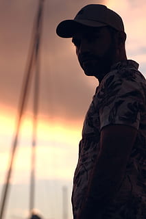 Modelka, modelování, póza, portrét, představují, osoba, dospělý, lidé, latino, mužský, hezký, muž, západ slunce, jedna osoba, skutečných lidí, boční pohled, nebe, oblečení, muži, mladého dospělého, životního stylu, zaměřit se na popředí, pas nahoru, stojící, volnočasové aktivity, mladí muži, čepice, střední dospělý, Příroda, koukal, jednotný, vláda, 5K, CC0, veřejná doména, bez autorských práv
