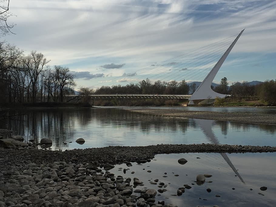 pont, riu, reflexió, rellotge de sol, redding, arbres, aigua, cel, núvol - cel, arbre, llac, naturalesa, tranquil·litat, escenics - natura, bellesa a la natura, planta, escena tranquil·la, cap gent, energia renovable, energia alternativa, dia, energia eòlica, conservació del medi ambient, medi ambient, a l'aire lliure, 2K