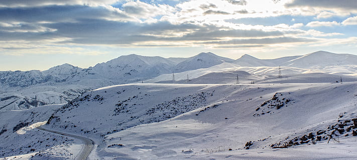 muntanyes, núvols, cel, fred, neu, wniter, muntanya, temperatura de fred, hivern, bellesa a la natura, escenics - natura, Serra, núvol - cel, medi ambient, paisatge, muntanya nevada, tranquil·litat, escena tranquil·la, naturalesa, Color blanc, escena no urbana, viatjar, majestuós, cim de muntanya, 5K, CC0, domini públic, lliure de regalies