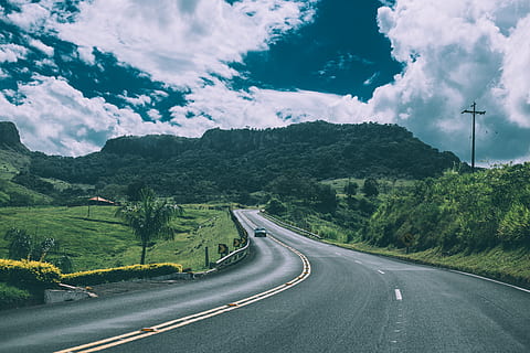 hijau, kendaraan, beton, jalan, mobil, awan, bidang, rumput, gunung, saluran listrik, aspal, angkutan, jalan lurus, awan - langit, langit, arah, menanam, simbol, Rambu jalan, tanda, menandai, keindahan di alam, alam, tidak ada orang, pohon, adegan non-urban, scenics - alam, hari, pemandangan, pegunungan, perspektif yang berkurang, di luar rumah, garis pemisah, 5K, CC0, domain publik, bebas royalti