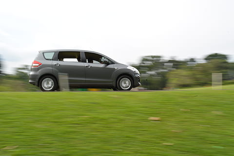 indonesien, vest Java, princip, lukker, hastighed, nikon, bil, panorering, transportform, motor køretøj, græs, land køretøj, transportmidler, dag, natur, himmel, plante, bevægelse, grøn farve, Mark, rejse, ingen mennesker, sløret bevægelse, kopiere plads, fritidsaktivitet, jord, aktivitet, 4K, CC0, offentligt domæne, royaltyfrie