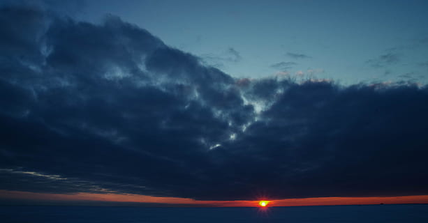 foto da silhueta, visão do sol, retroiluminado, nuvens, crepúsculo, tarde, Hora dourada, céu, panorama, natureza, ao ar livre, cênico, Dom, por do sol, nuvem - céu, tempestade, noite, poder na natureza, beleza na natureza, trovoada, relâmpago, céu dramático, Nuvem de tempestade, poder, placa, scenics - natureza, ninguém, sinal de aviso, iluminado, horizonte, meteorologia, Sombrio, 5K, CC0, domínio público, royalty free