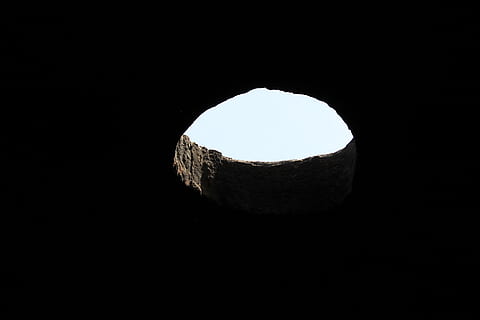 forat rodó, a l'aire lliure, astronomia, univers, nit, espai exterior, espai, naturalesa, lluna, forat, blau, cova, silueta, mamífer, vida salvatge, animal, antílop, impala, masmorra, plata, sòl, còpia espai, cel, cap gent, fosc, vista d’angle baix, forma, il·luminat, forma geomètrica, tir de l'estudi, cercle, equips d’il·luminació, tallar, primer pla, brillant, fons negre, llum de la lluna, 4K, CC0, domini públic, lliure de regalies