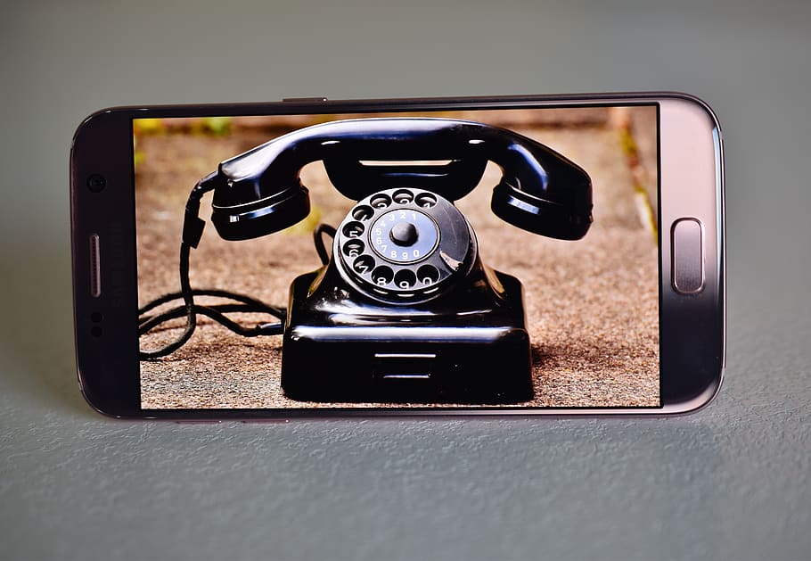 téléphone intelligent, mobile, La technologie, portable, écran, style rétro, la communication, à l'intérieur, Téléphone, table, lien, fermer, personne, antique, vieux, nature morte, objet unique, couleur noire, nostalgie, nombre, téléphone fixe, architecture, téléphone rotatif, 5K