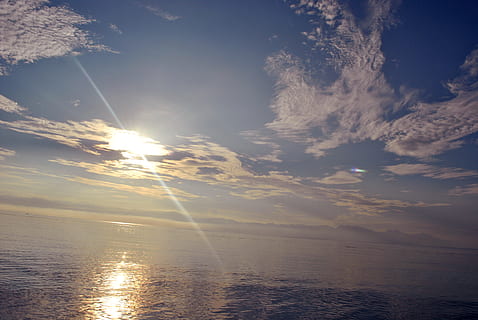 filippinerne, Merida, himmel, baggrund, solopgang, hav, vand, skønhed i naturen, ro, scenics - natur, rolig scene, sky - himmel, sollys, sol, afspejling, solstråle, havnefronten, ingen mennesker, natur, solnedgang, idyllisk, horisont, linseflare, horisont over vand, lyse, Stærkt oplyst, 4K, CC0, offentligt domæne, royaltyfrie