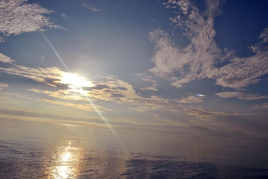 filippinerne, Merida, himmel, baggrund, solopgang, hav, vand, skønhed i naturen, ro, scenics - natur, rolig scene, sky - himmel, sollys, sol, afspejling, solstråle, havnefronten, ingen mennesker, natur, solnedgang, idyllisk, horisont, linseflare, horisont over vand, lyse, Stærkt oplyst, 4K