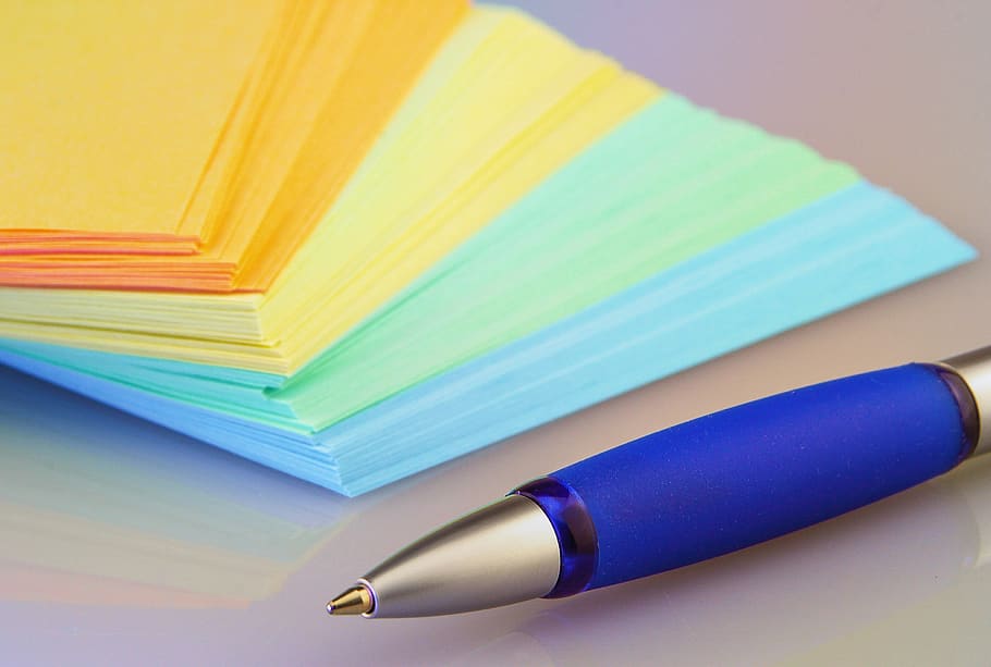 oficina, paper, escriure, bolígraf, coolie, publica-ho, llista, colorit, escola, material d’escriptura, nota, bloc de notes, desa a la llista, color, escriptori, blau, a l'interior, natura morta, instrument d’escriptura, primer pla, educació, cap gent, taula, art i artesania, vista d’angle alt, publicació, multicolor, llibre, llapis, creativitat, variació, 2K