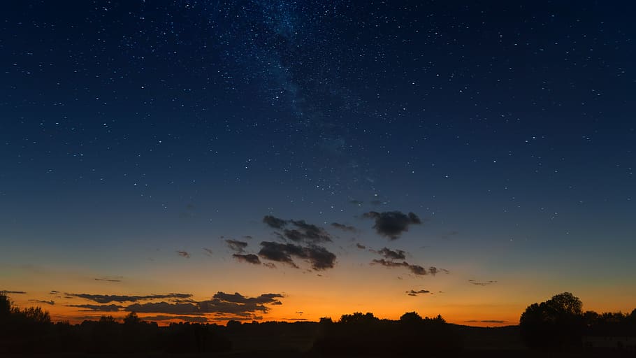 silueta, arbres, nit estrellada, astronomia, retroil·luminat, núvols, fosc, alba, eclipsi, tarda, galàxia, paisatge, llum, lluna, nit, cel, posta de sol, escenics - natura, estrella - espai, bellesa a la natura, espai, escena tranquil·la, tranquil·litat, arbre, planta, idíl·lic, naturalesa, cap gent, estrella, camp estel·lar, núvol - cel, a l'aire lliure, Via Làctea, espai i astronomia, 5K