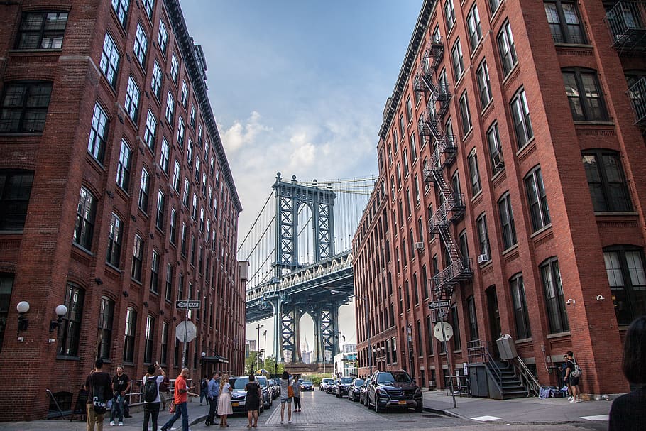 manhattan broen, bygning, human, fodgænger, person, vej, by-, gade, by, downtown, metropol, transportmidler, køretøj, bil, automobil, kvarter, arkitektur, sti, asfalt, bygning udvendig, bygget struktur, motor køretøj, transportform, land køretøj, himmel, tilfældige mennesker, natur, byliv, dag, byens gade, rejsemål, udendørs, kontorbygning udvendig, 4K
