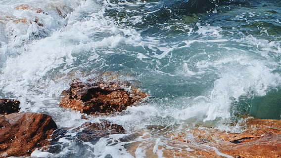 valuri, val, apă, înot, ocean, roci, stâncă, fujifilm, mare, mişcare, solid, obiect de rocă, frumusețe în natură, sportiv, surfing, sport acvatic, putere în natură, putere, zi, natură, formatie rock, scenice - natura, bălăceală, în aer liber, spargere, lovind, apă curgătoare, 4K, CC0, domeniu public, fără drepturi de autor