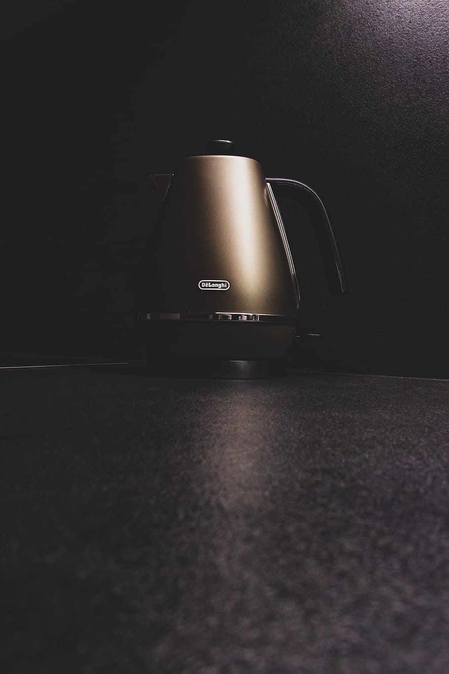 elektronik, kop, adapter, kedel te, kaffe, DELONGHI, te, design, kop te, kedel, køkken, flaske, lyd højttaler, højttaler, led, hardware, modem, etage, telefon, hub, ingen mennesker, nat, mørk, indendørs, kopiere plads, transportmidler, belyst, stilleben, transportform, by, afspejling, fravær, natur, selektiv fokusering, land køretøj, bevægelse, lang eksponering, vej, arkitektur, 4K