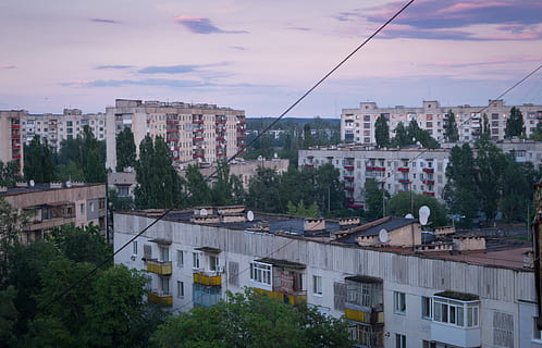 sovmod, architektura, budov, výška, střecha, exteriér budovy, stavba, město, budova, rezidenční čtvrti, nebe, strom, Příroda, rostlina, nikdo, mrak - nebe, kabel, venku, panoráma města, den, vysoký úhel pohledu, soumrak, Dům, města, místo, 4K, CC0, veřejná doména, bez autorských práv