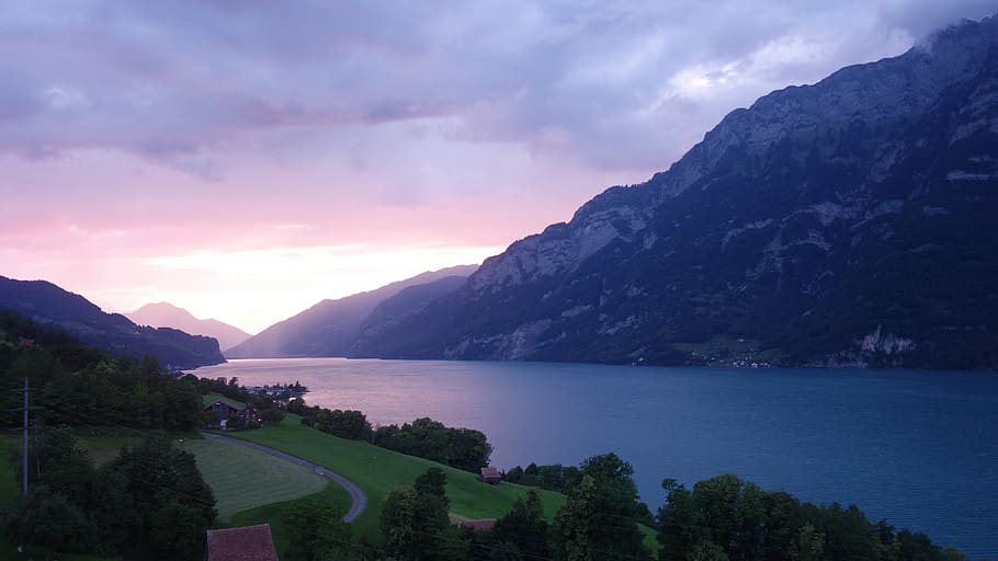 tarda, humor, llum, fosc, llac, llac walen, churfirsten, abendstimmung, naturalesa, cel de la nit, aigües, panorama, atmosfèric, romanç, sol, descans, contemplatiu, reflexió, aigua, cel, escenics - natura, bellesa a la natura, núvol - cel, muntanya, escena tranquil·la, tranquil·litat, posta de sol, escena no urbana, idíl·lic, Serra, arbre, planta, cap gent, remot, a l'aire lliure, 5K