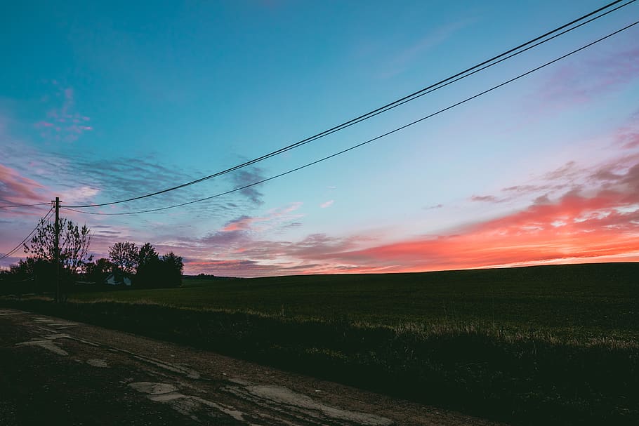 tramonto, pazzo, rosso, notte, nuvole, sfondo, autunno, inverno, in ritardo, sera, accogliente, sole, cielo, blu, nuvola - cielo, cavo, elettricità, ambiente, paesaggio, bellezza nella natura, scenics - natura, campo, natura, nessuno, linea elettrica, tecnologia, scena tranquilla, terra, pianta, la tranquillità, pilone dell'elettricità, connessione, all'aperto, Alimentazione elettrica, linea telefonica, 5K